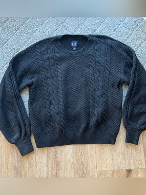 GAP Women’s Black Cable-Knit Crewneck Sweater